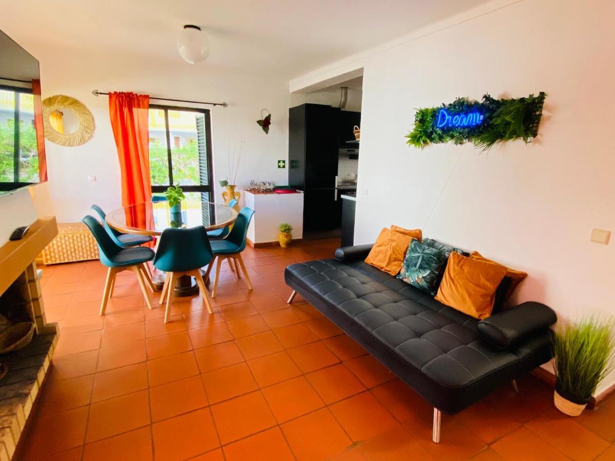 Вилла Summer House, Only 2 Minutes To The Beach In Vilamoura! Экстерьер фото