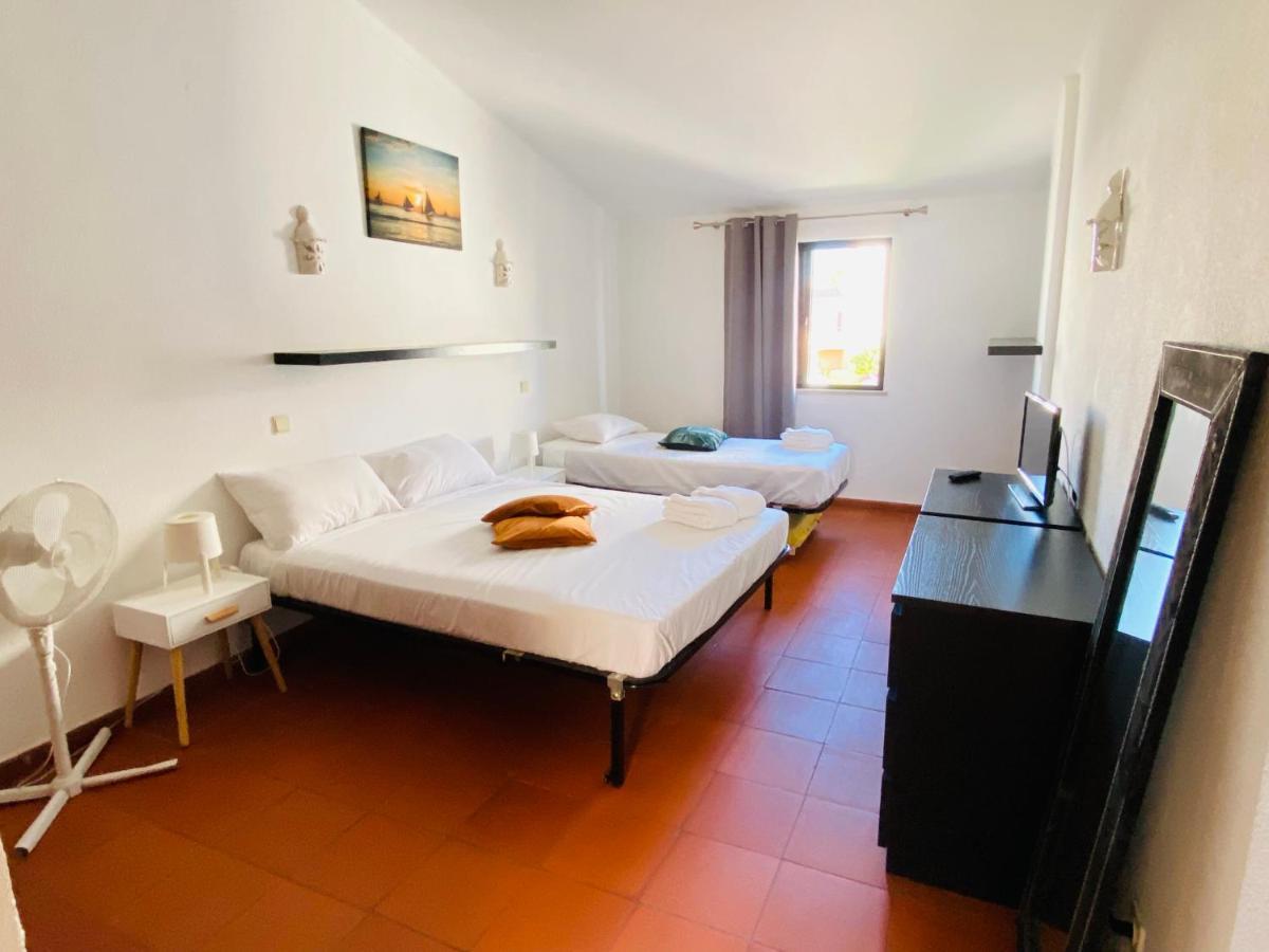 Вилла Summer House, Only 2 Minutes To The Beach In Vilamoura! Экстерьер фото