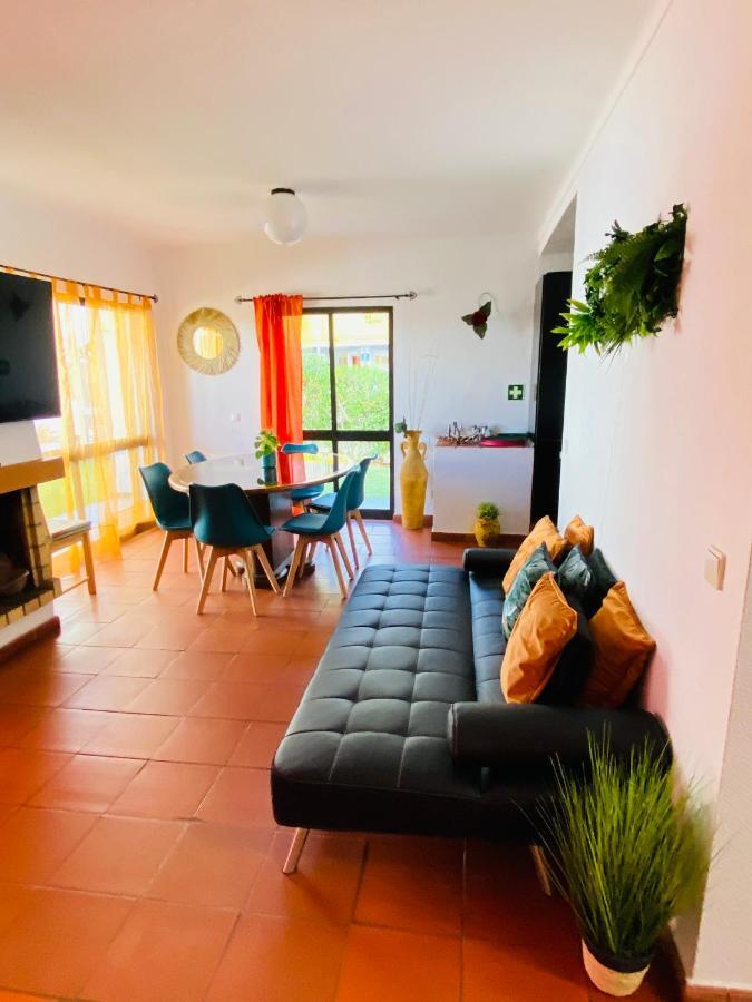 Вилла Summer House, Only 2 Minutes To The Beach In Vilamoura! Экстерьер фото